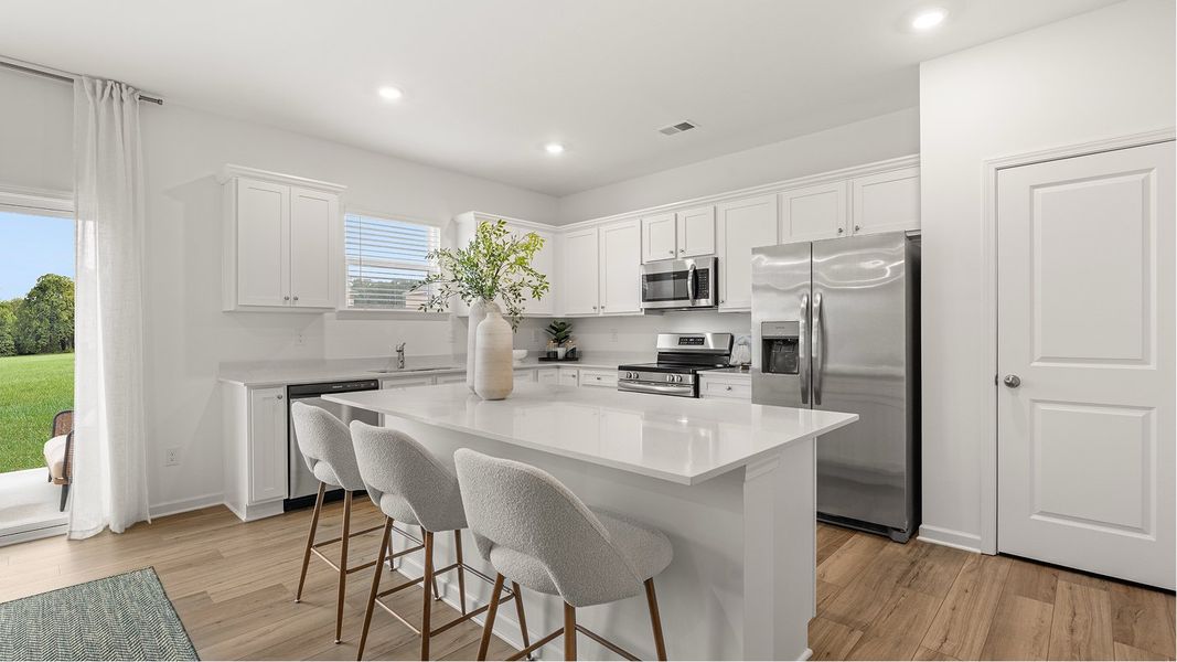 7653 Portland Kitchen 1of3 F1 Base2 081225