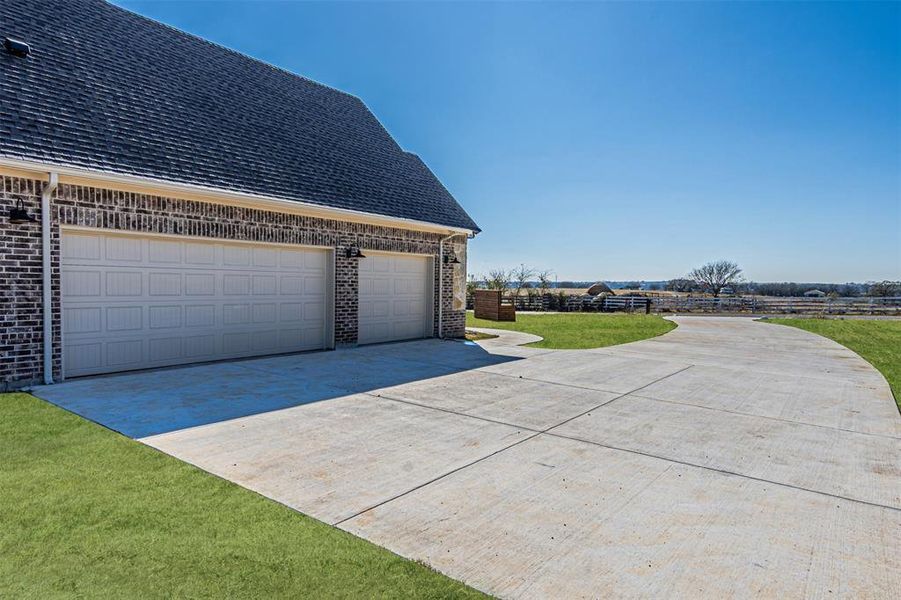 Exterior details and patio area of a home in , Decatur (Image 4).
