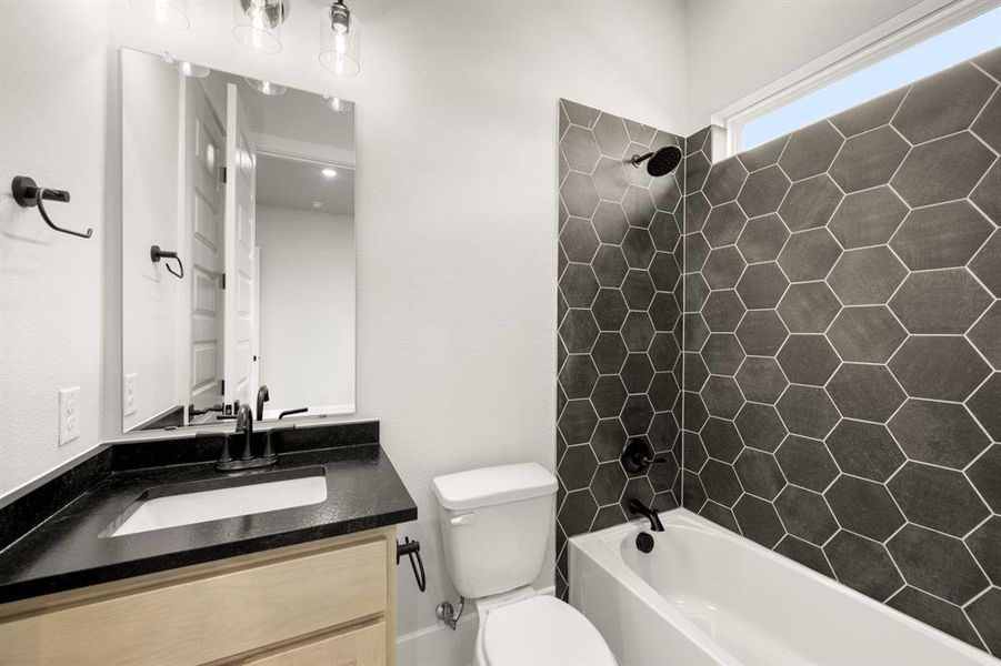 404 Fireblade- Bathroom-2