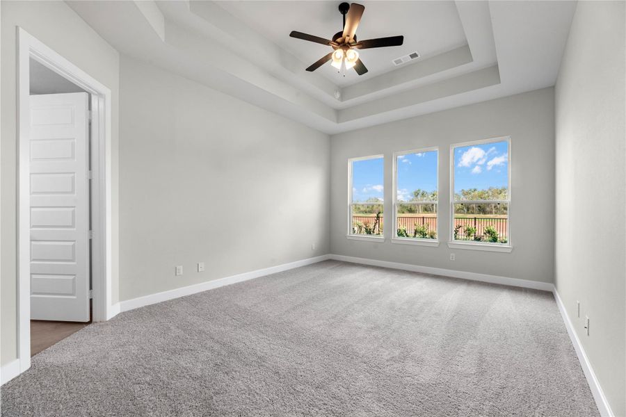 Spacious, unfurnished interior of a new home in Sienna, Missouri City (Image 13).