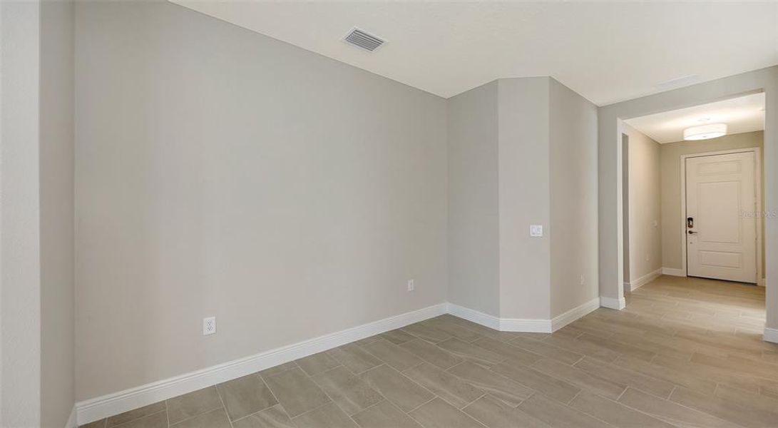 Spacious, unfurnished interior of a new home in , Venice (Image 14).