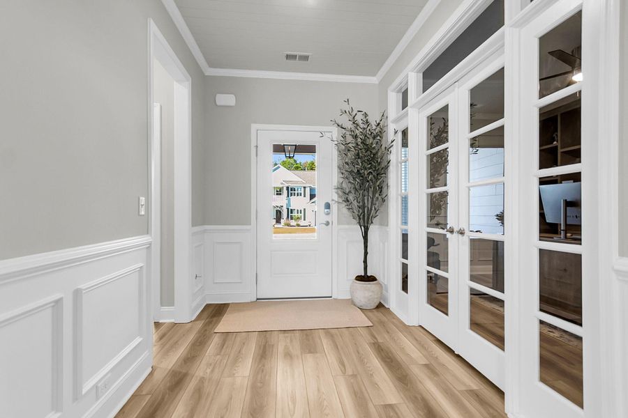 Spacious, unfurnished interior of a new home in Sea Island Preserve, Johns Island (Image 20).