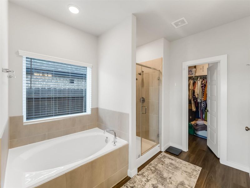 Seperate Tub/Shower