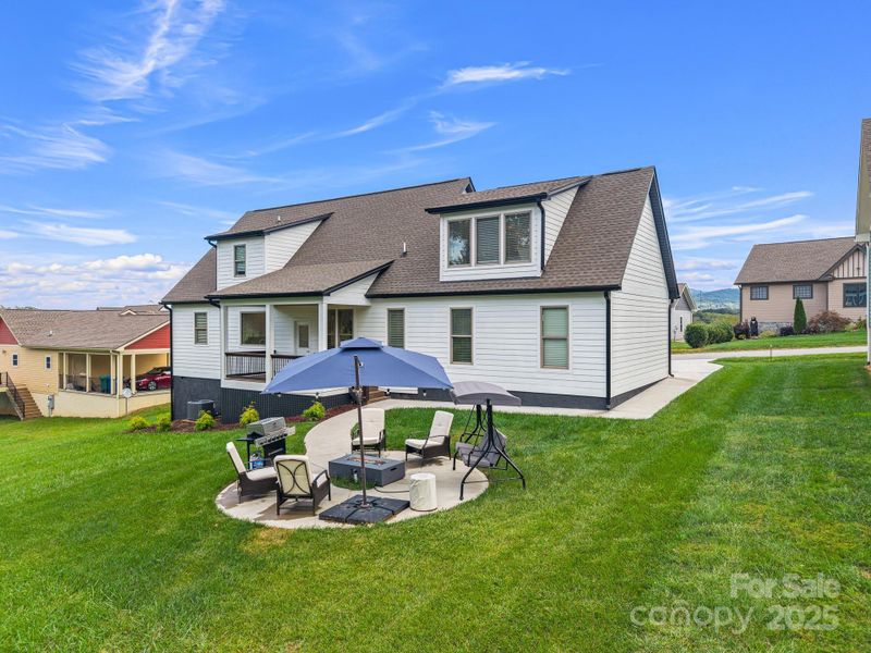 Community amenities in , Candler (Image 35).