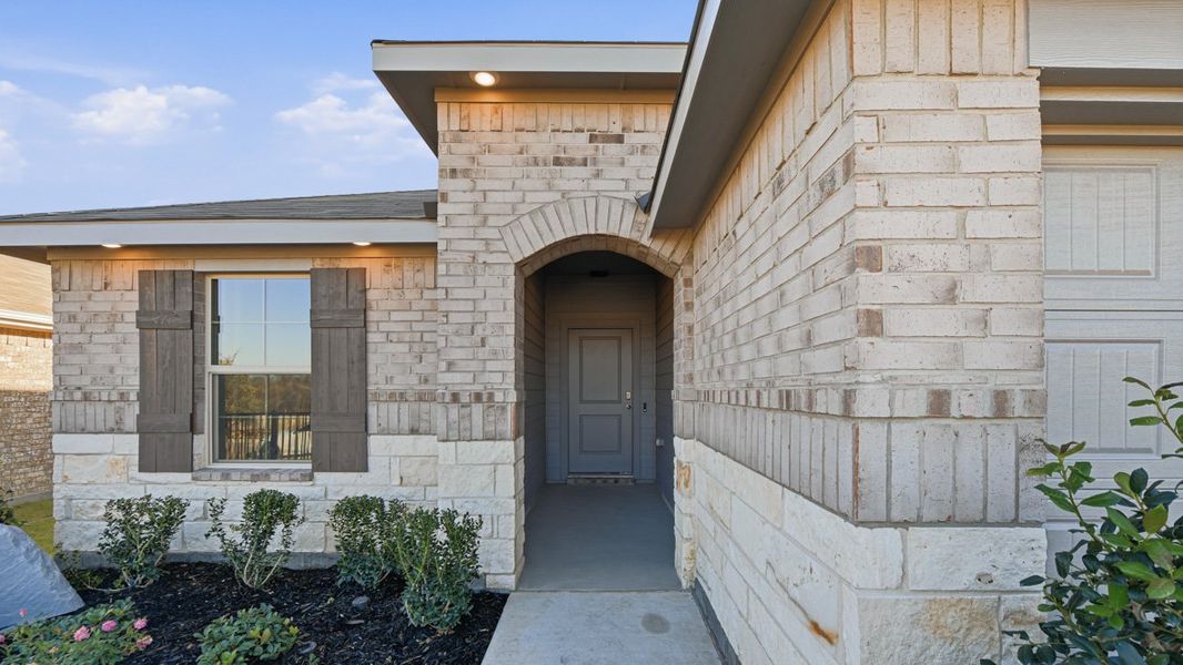 Representative exterior details of a home built from the Baxter by D.R. Horton in Rock Creek West, Fort Worth (Image 2).