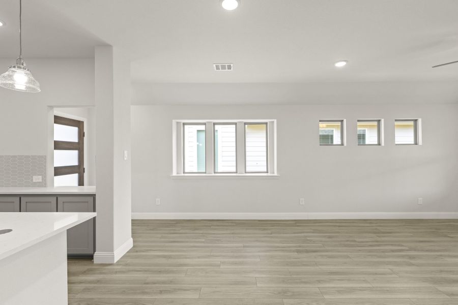 Spacious, unfurnished interior of a new home in Keeneland, Aubrey (Image 14).