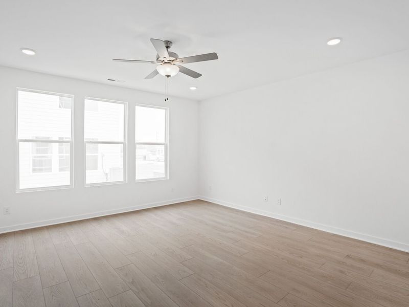 Spacious, unfurnished interior of a new home in Calista Farms, White House (Image 16).