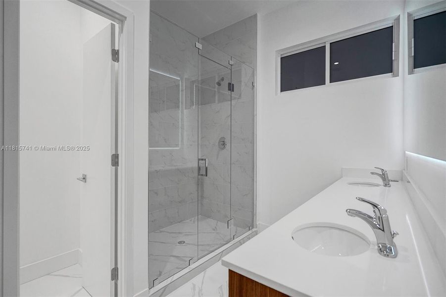 Furnished interior view inside a new home in , Fort Lauderdale (Image 7).