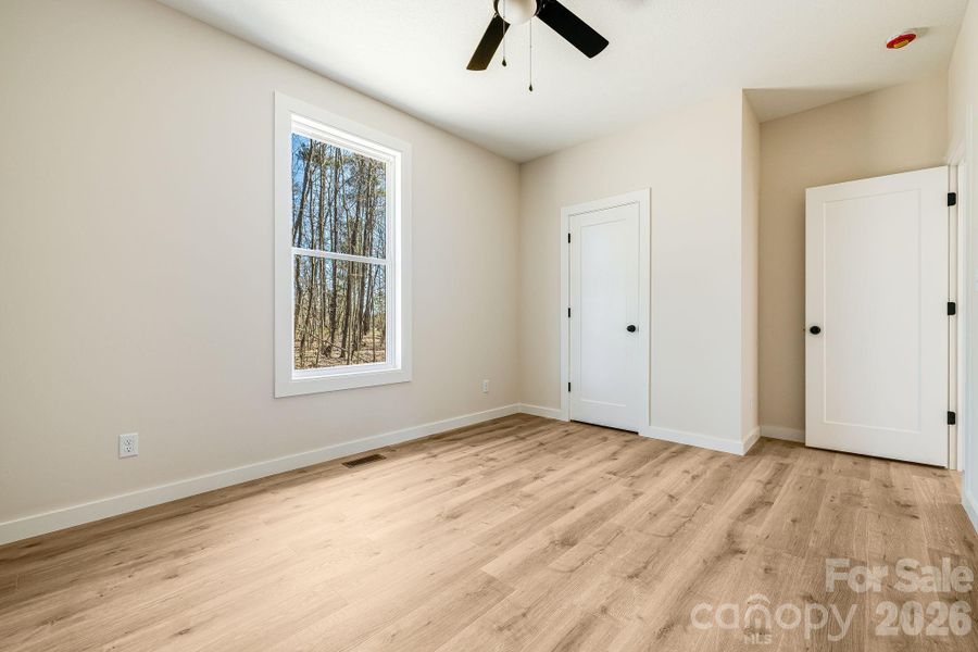 Spacious, unfurnished interior of a new home in , Alexander (Image 11).