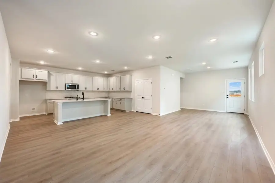 Spacious, unfurnished interior of a new home in Lariat, Liberty Hill (Image 12).