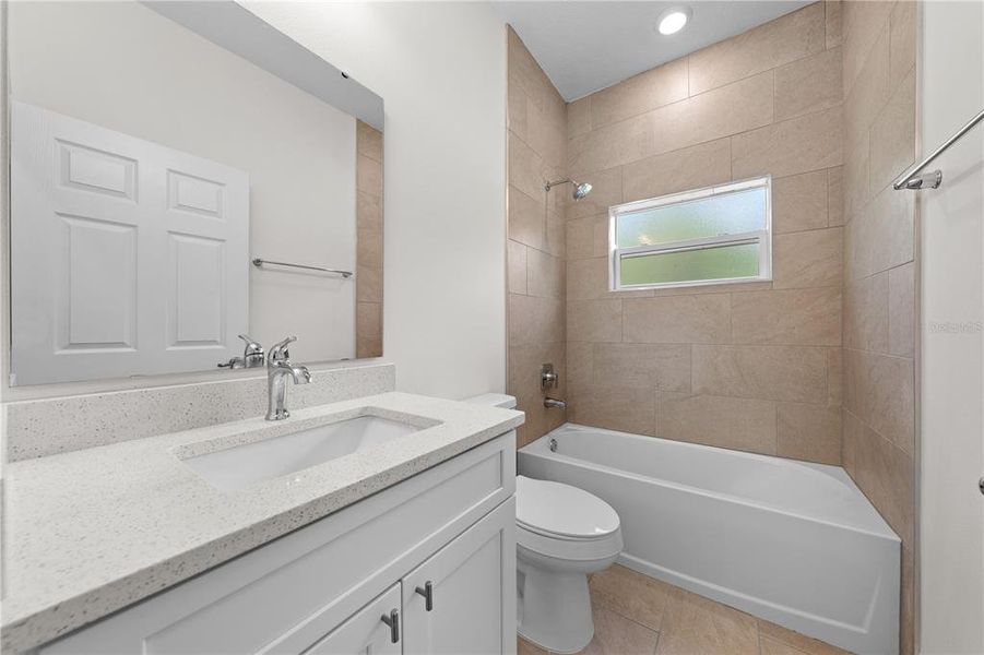 Furnished interior view inside a new home in , Yeehaw Junction (Image 9).