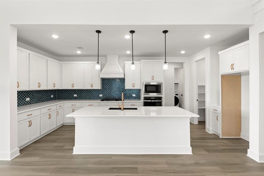 10. 3101 Hoyle - Kitchen