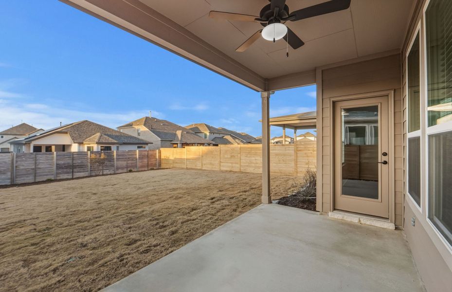 Exterior details and patio area of a home in Horizon Lake, Leander (Image 4).