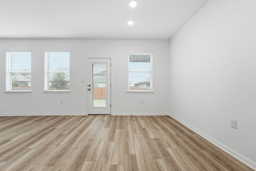 Spacious, unfurnished interior of a new home in Lisso 50s, Pflugerville (Image 13).