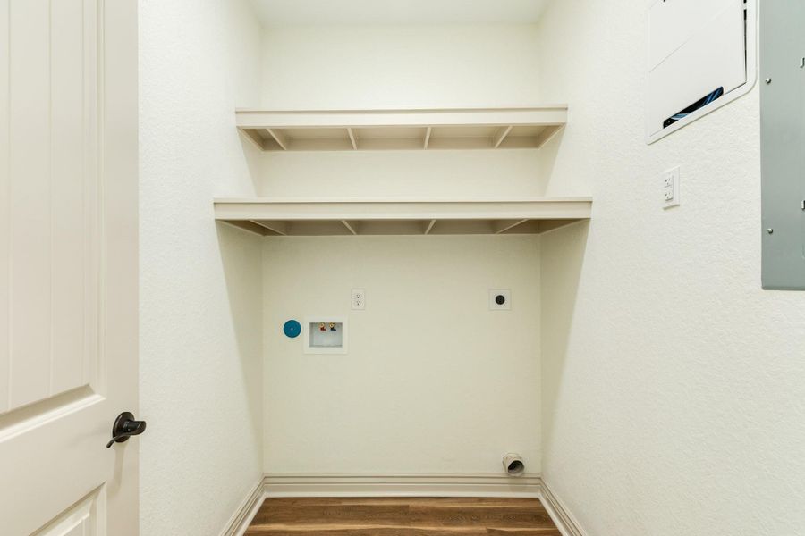 Spacious, unfurnished interior of a new home in , Oyster Creek (Image 21).