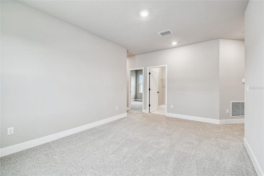 Spacious, unfurnished interior of a new home in Chapel Crossings - Garden Series, Wesley Chapel (Image 15).