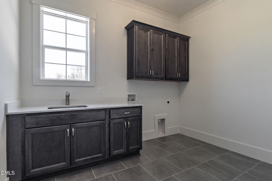 300_MEADOW_WALK_DR_INTERIOR_28