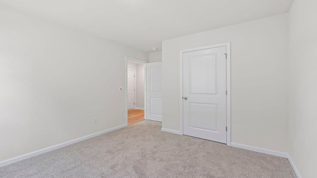Spacious, unfurnished interior of a new home in Cedar Gap, Fountain Inn (Image 17).