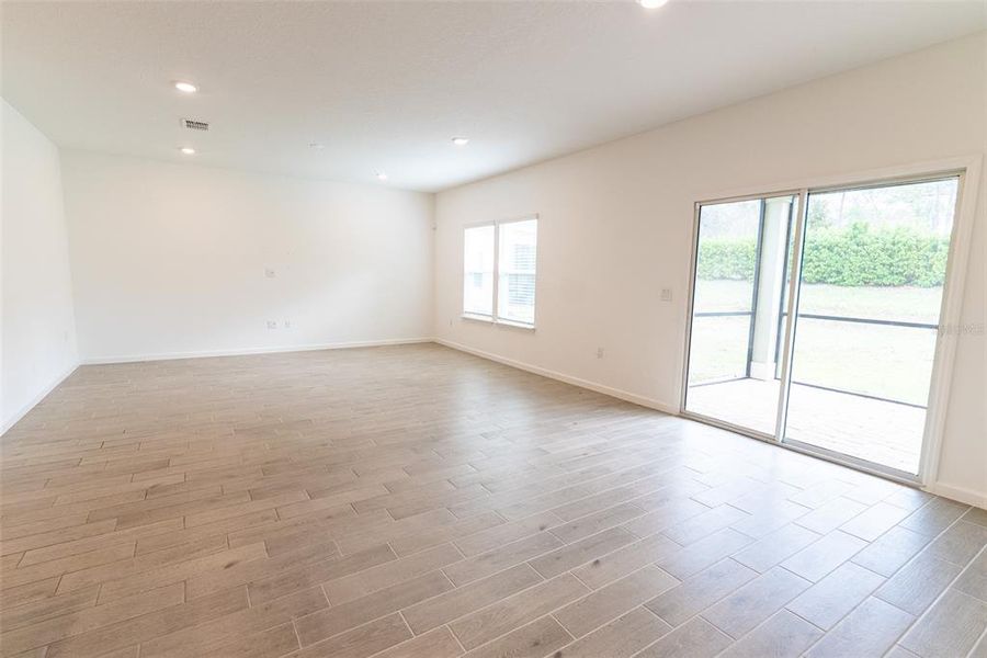 Spacious, unfurnished interior of a new home in , Ocala (Image 27).