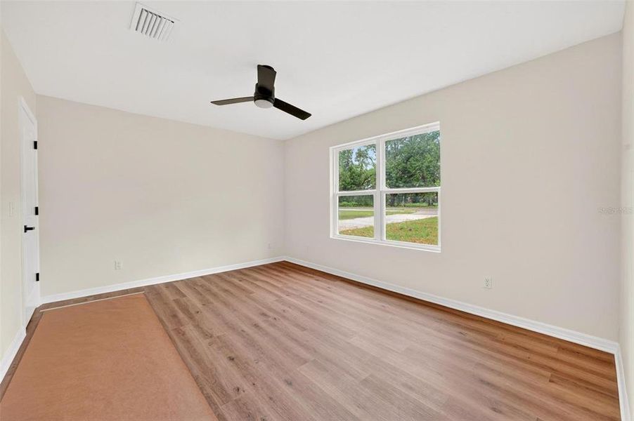 Spacious, unfurnished interior of a new home in , Leesburg (Image 29).