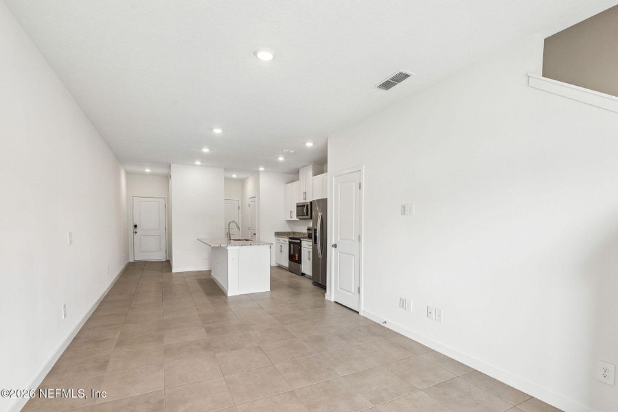 Spacious, unfurnished interior of a new home in The District at Oakleaf - The Commons, Middleburg (Image 13).