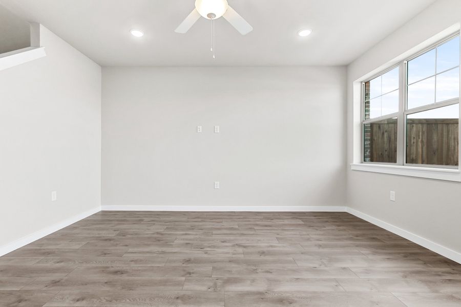Spacious, unfurnished interior of a new home in Wildridge, Oak Point (Image 17).