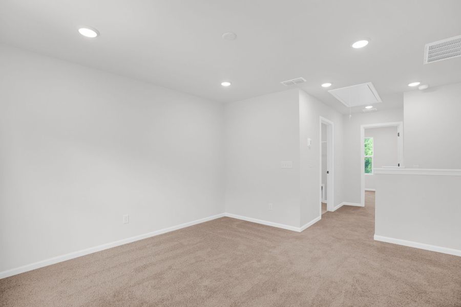 Spacious, unfurnished interior of a new home in Carriage Estates, Lexington (Image 12).