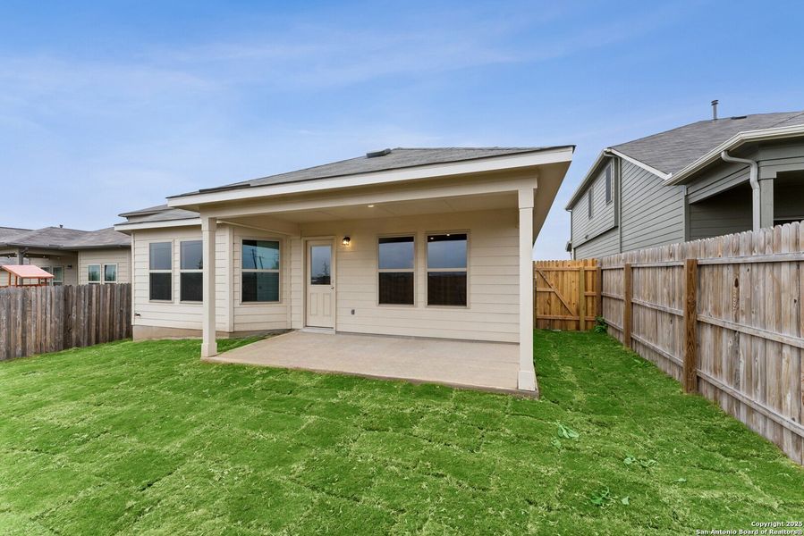 Exterior details and patio area of a home in Agave, San Antonio (Image 20).
