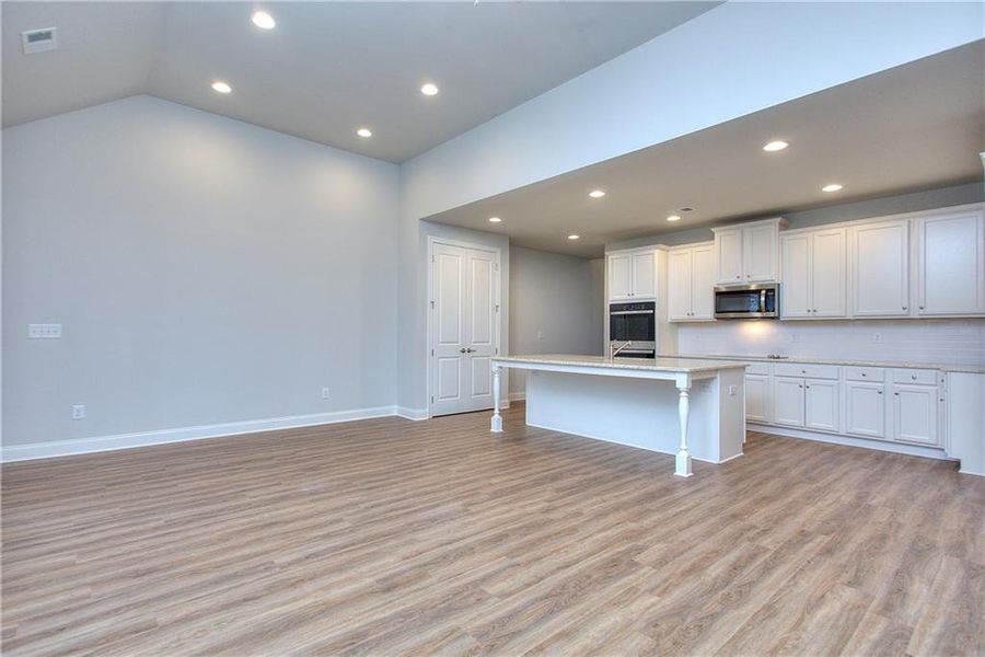 Spacious, unfurnished interior of a new home in , Homer (Image 31).