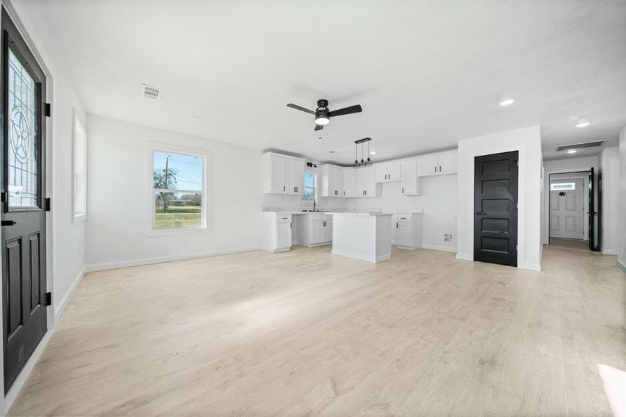 Spacious, unfurnished interior of a new home in , Itasca (Image 8).