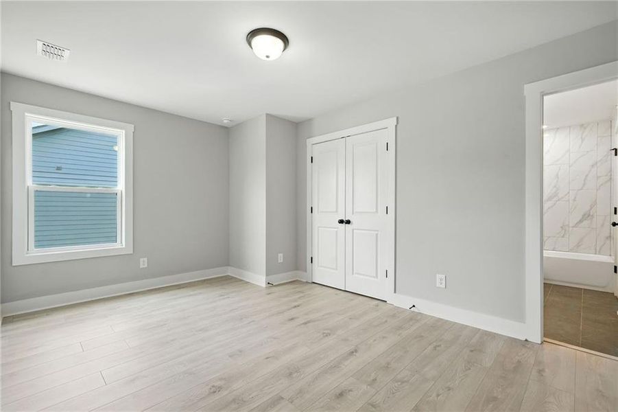 Spacious, unfurnished interior of a new home in Ferguson Corners, Emerson (Image 19).