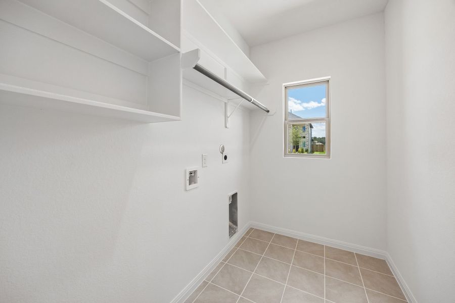 Spacious, unfurnished interior of a new home in Riviera Pines, Huffman (Image 25).