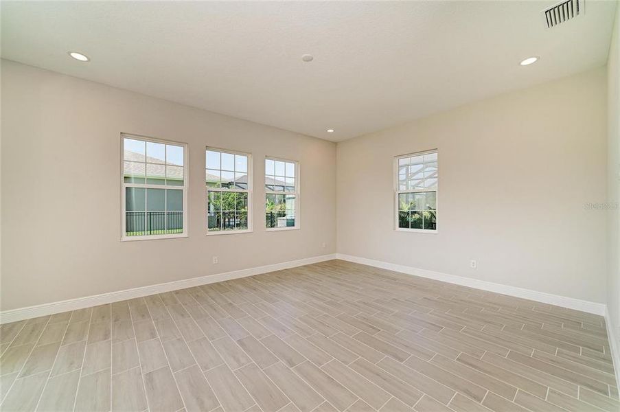 Spacious, unfurnished interior of a new home in Waterset, Apollo Beach (Image 35).