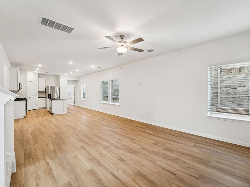 Spacious, unfurnished interior of a new home in Flora, Hutto (Image 8).