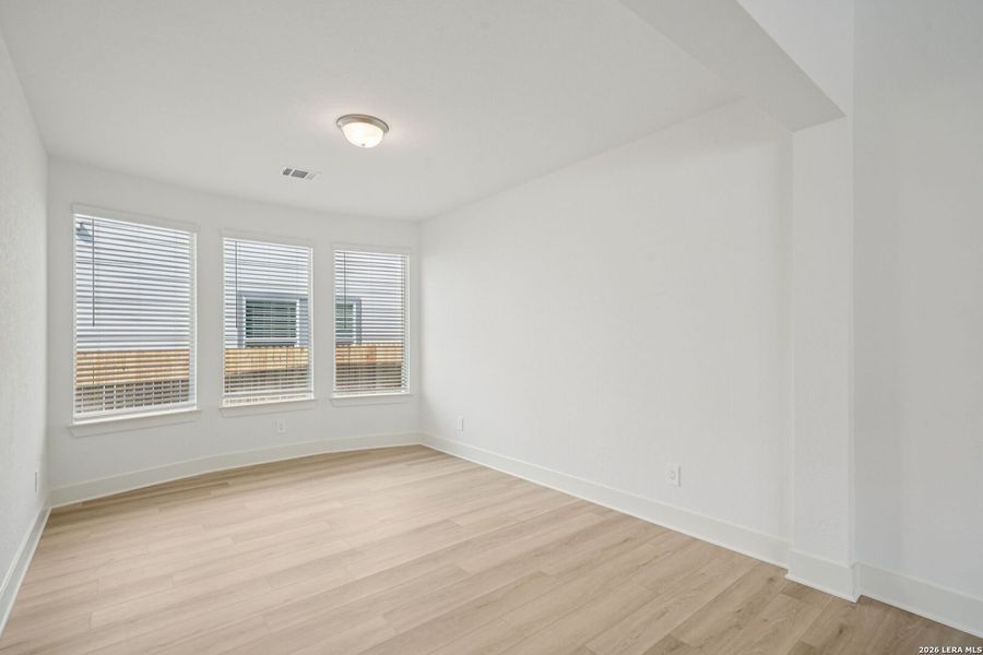 Spacious, unfurnished interior of a new home in Estancia Ranch - Premier Series, San Antonio (Image 16).