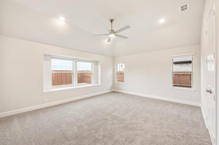 Spacious, unfurnished interior of a new home in Ridgepoint, Midlothian (Image 24).