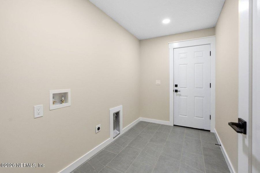 Spacious, unfurnished interior of a new home in , Jacksonville (Image 38).