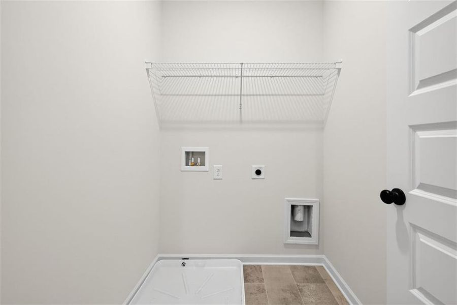 Spacious, unfurnished interior of a new home in Sanders Park, Austell (Image 17).