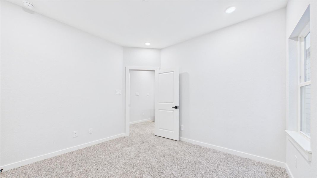 Spacious, unfurnished interior of a new home in , Houston (Image 35).