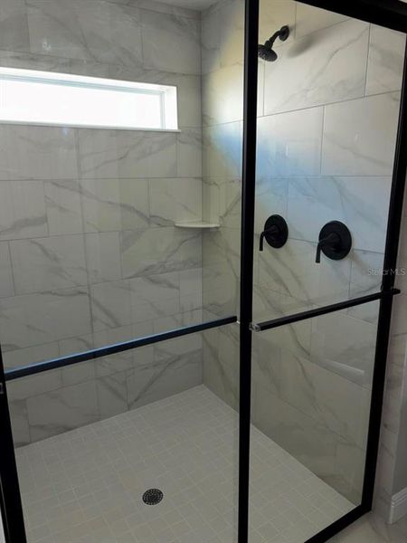 Close-up of interior finishes inside a home in , Dunnellon (Image 12).