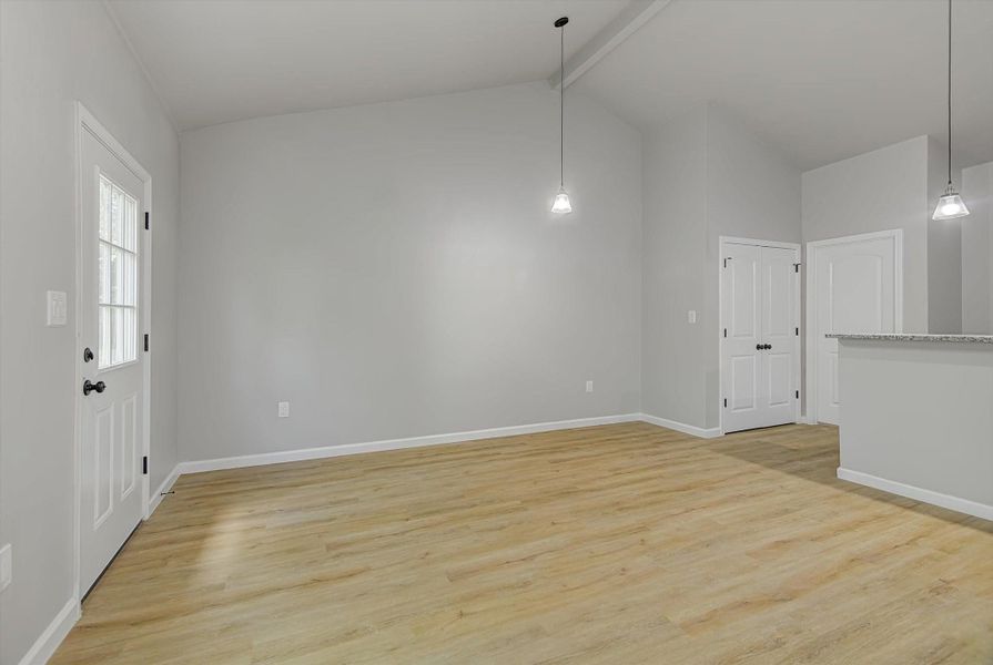 Spacious, unfurnished interior of a new home in , Beaumont (Image 29).