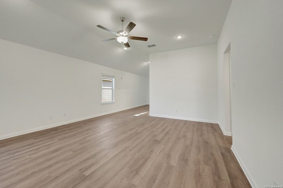 Spacious, unfurnished interior of a new home in Park Place, New Braunfels (Image 43).