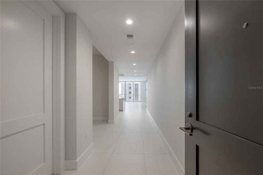 Spacious, unfurnished interior of a new home in , St. Petersburg (Image 24).