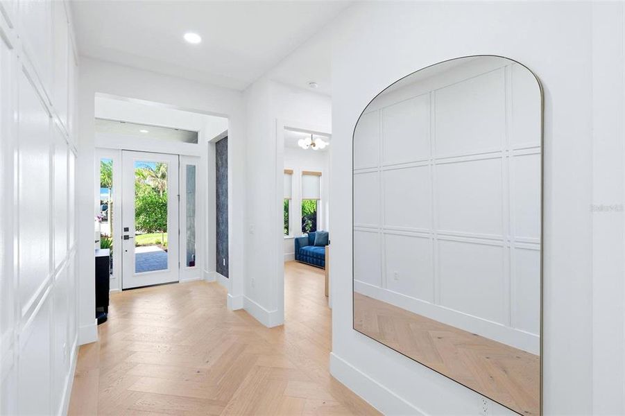 Spacious, unfurnished interior of a new home in , Sarasota (Image 25).