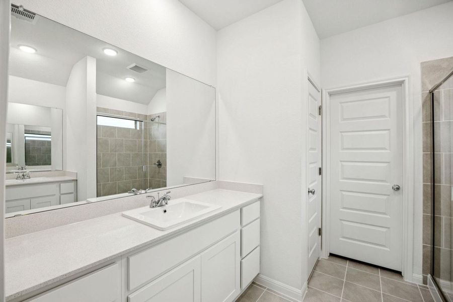 Furnished interior view inside a new home in Trinity Ranch, Elgin (Image 12).