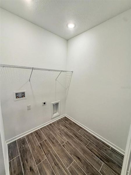 Spacious, unfurnished interior of a new home in , Kissimmee (Image 14).