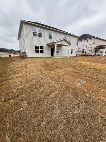 Exterior details and patio area of a home in Hamilton Place, Cartersville (Image 2).