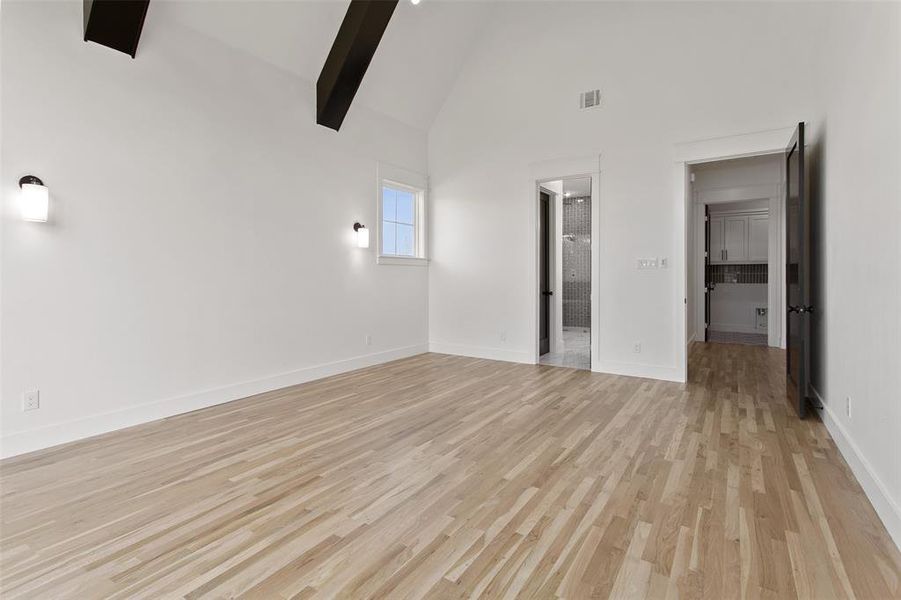 Spacious, unfurnished interior of a new home in , Joshua (Image 18).