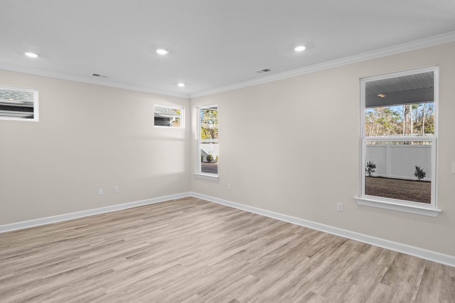 Spacious, unfurnished interior of a new home in Coastal Club of the Carolinas, Calabash (Image 12).