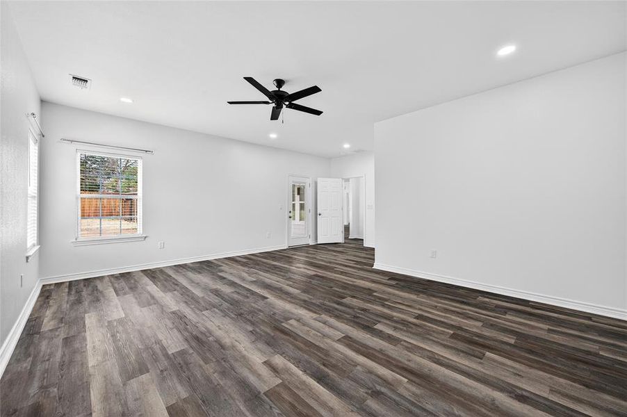 Spacious, unfurnished interior of a new home in , Denison (Image 31).